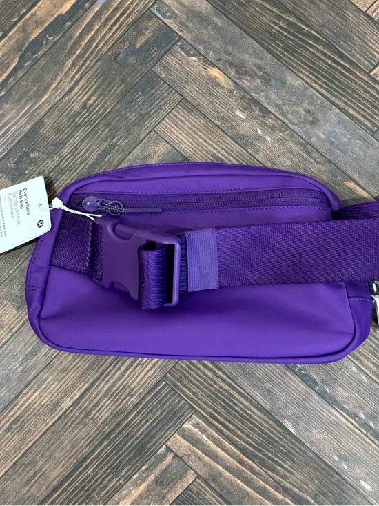 NWT Lululemon Everywhere Belt Bag In College Purple - Picture 2 of 9